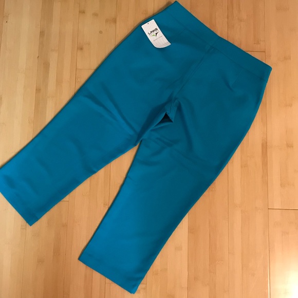 LADIES GOLF CAPRI PANTS, NWT - Picture 4 of 8